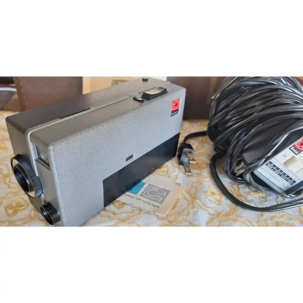 Kodak Instamatic M4 movie camera & Kodak Instamatic movie light model 1 w/ case